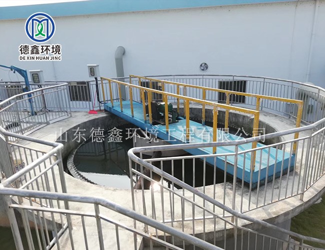 周邊轉(zhuǎn)動(dòng)式刮吸泥機(jī)